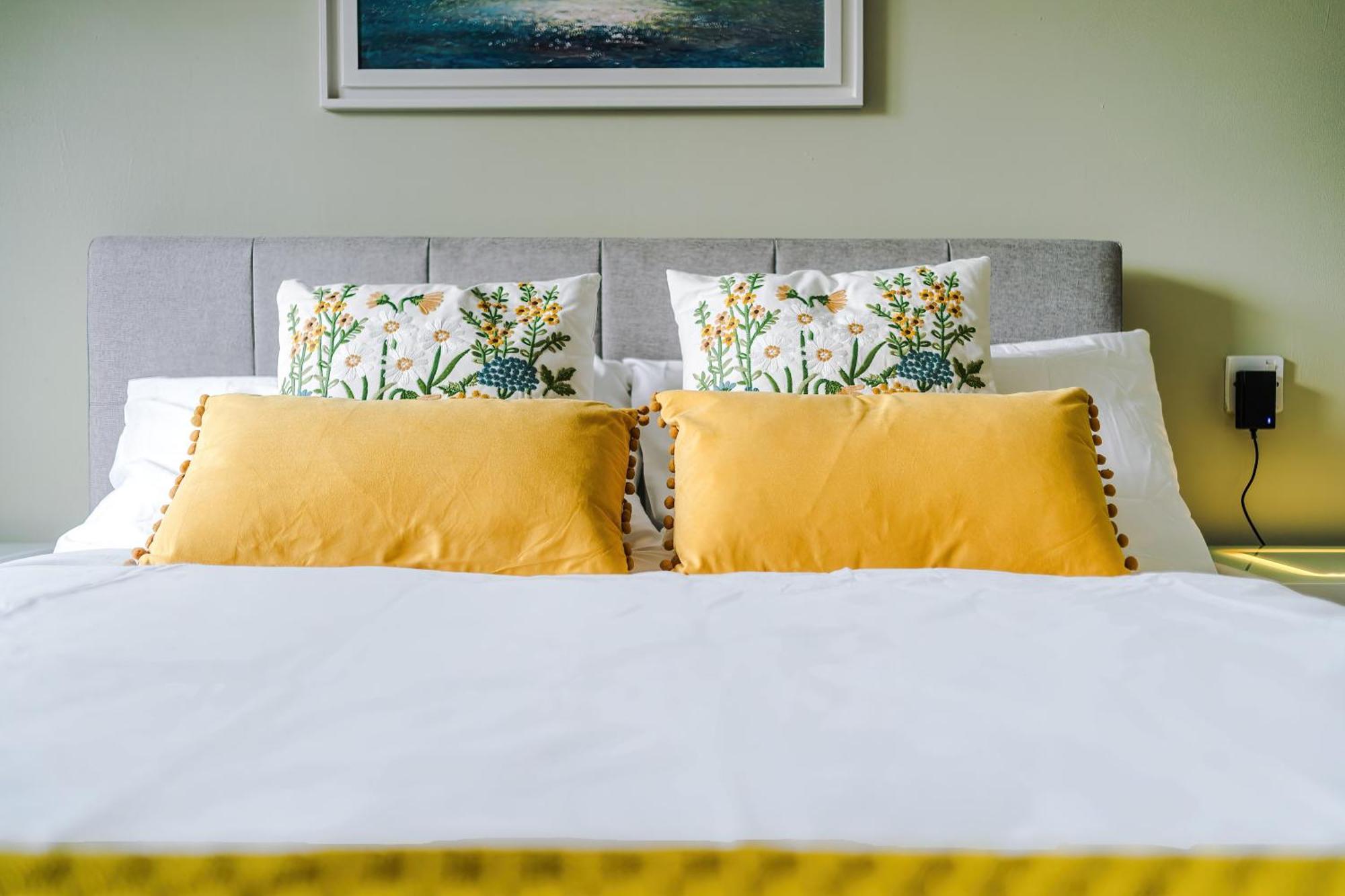 Beach Retreat With Hot Tub Sleeps 8 Prestatyn Exteriér fotografie